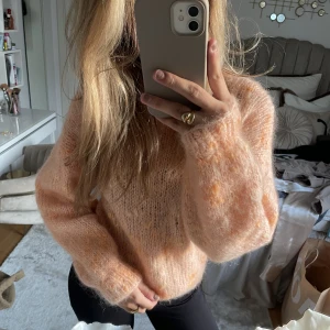 Stickad tröja  - Så fin stickad tröja i persikarosa ❤️