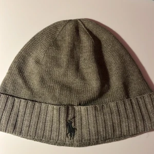 Grå Ralph Laurent mössa  - Grå Ralph laurent mössa  Skick:6/10 