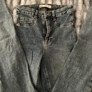 Jeans - Gråa blåa Jens som är super sköna o fina!