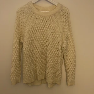 Stickad tröja  - Oversized, se bild 2 för bättre bild på färgen 