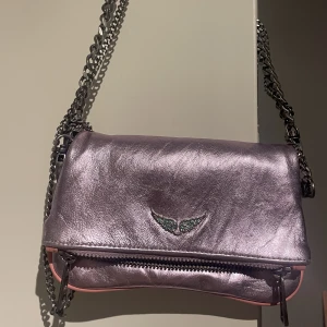 Zadig Voltaire väska  - Aldrig använd hör av er för fler bilder säljer som billigast för 2000kr köpt på zalando dustbag tillgår