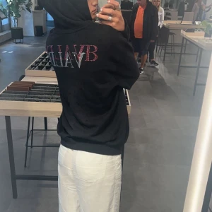 Bvaldi kofta - Säljer min bvaldi kofta i storlek M/L. Jag bär i vanliga fall s.