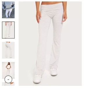 Yoga pants - Hej säljer Mina yoga pants då dom är för långa på mig. Väldigt fint skick säljer för 250+frakt❤️