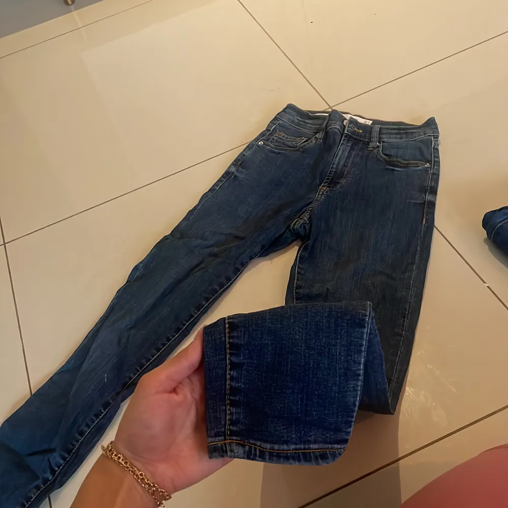 Mango jeans oanvända . Jeans & Byxor.