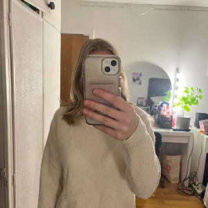 Stickad tröja vit - Vit stickad tröja från uniqlo🤍 Nopprig!