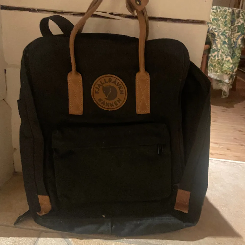 En jättefin ryggsäck om inte kommer till användning, den är i mycket bra skick.  Köparen står för frakten 💘. Väskor.