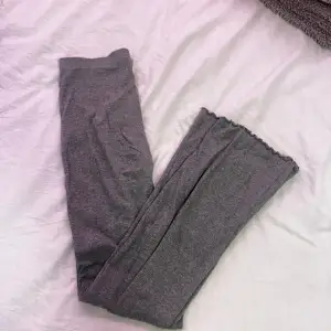 Super sköna gråa mjukis/pyjamas byxor i från gina, knappt använda 