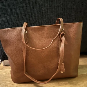 Väska - Väska från stradivarius  Aldrig använd 