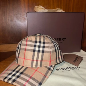 Burberry keps - Storlek: M  Priset kan diskuteras 