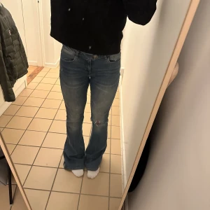 Zara jeans  - Säljer mina oandvända zara byxor, säljer pågrund av ingen andvändning.  