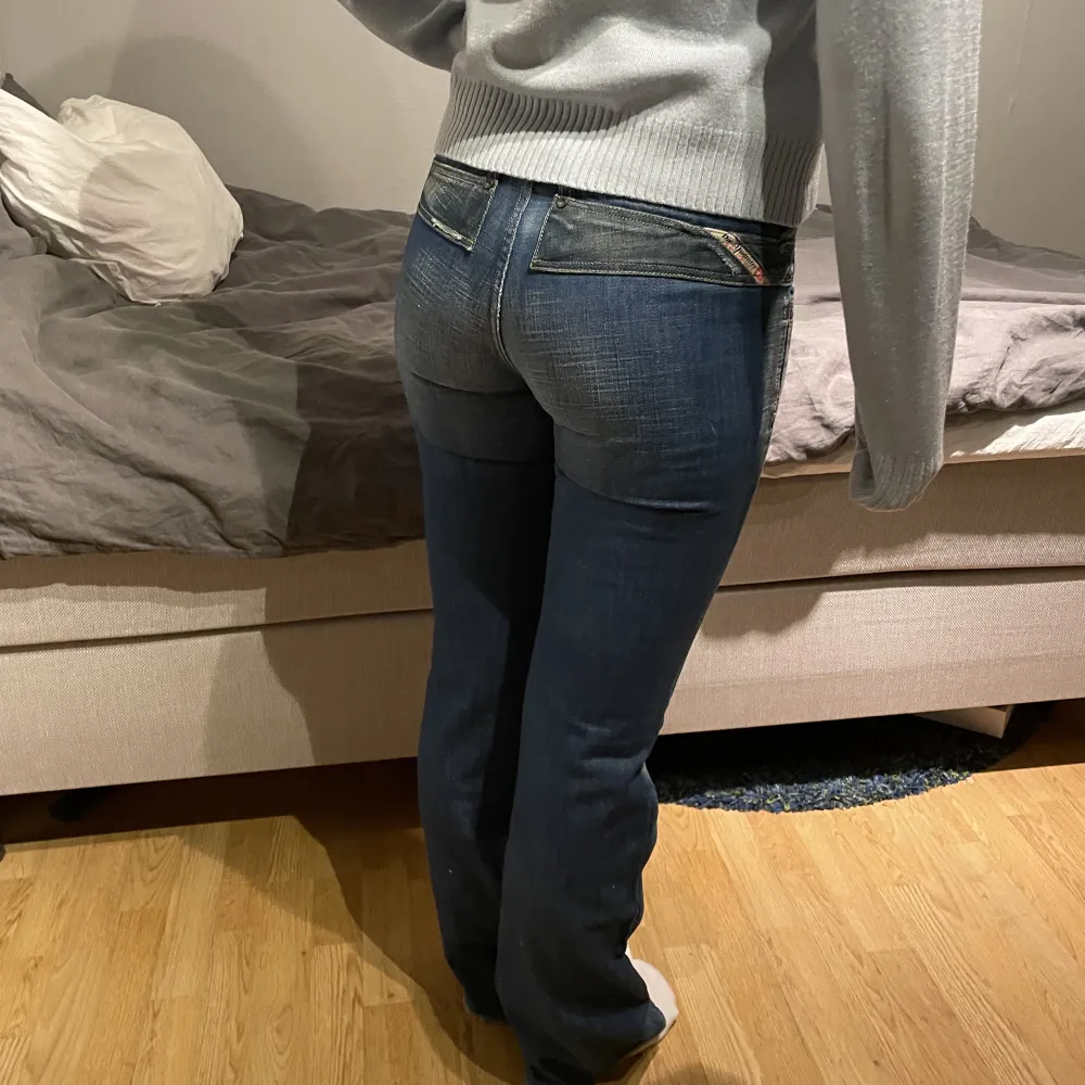 Nya jeans från Diesel med prislapp. Passar perfekt!. Jeans & Byxor.