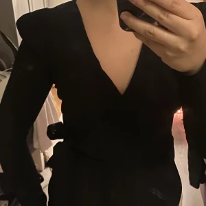 Omlått topp - Säljer denhär jättefina omlått toppen från vero moda som ej kommit till användning då jag har fler 