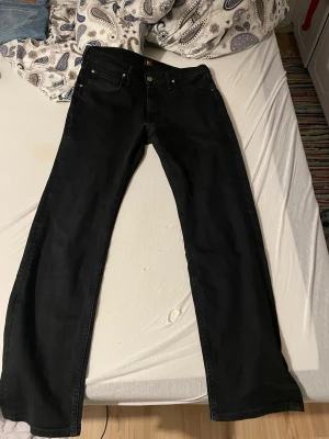 Lee jeans  - För fler bilder Elle frågor skriv pm  Storlek: W32 L34