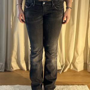 Diesel jeans vintage! Tyvärr får små. Midjemått 40 innerbenslängd 75 cm💥💥