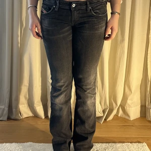 Diesel Lowwaist jeans - Diesel jeans vintage! Tyvärr får små. Midjemått 40 innerbenslängd 75 cm💥💥