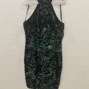 This green sequin velvet high neck dress is perfect for the party season. Brand new, don’t got chance to wear.  Perfect condition.  Brand: AX Paris 