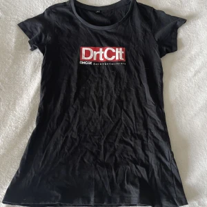 Dirtcult t-shirt  - Svart helt oanvänd dirtcult t-shirt 