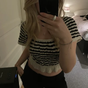 Stickad topp  - Oanvänd stickad topp från Gina Tricot, superfin halsringning!!💕🫶🏼