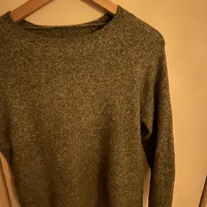 Grön/grå tröja från vero moda som inte kommer till användinh