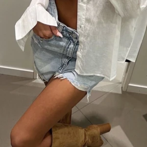 Jeanskjol - Jeanskjol köpt second hand, tyvärr för stor på mig🫶