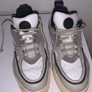 Etys skor  - Fint skick lite smutsiga bata 