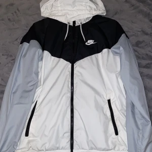 Nike vindjacka  - Ganska använt  