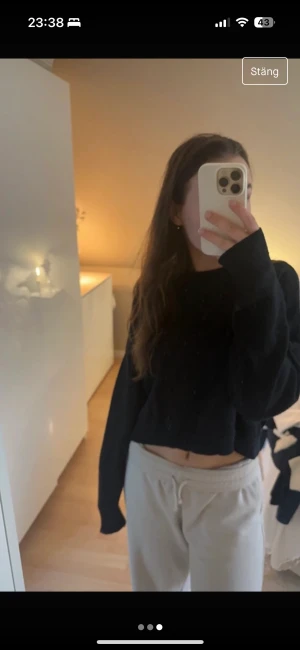 Svart stickad - Svart stickad från Vero moda❤️‍🔥🍁 Bra skick