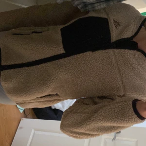 teddy jacka/kofta - supersöt jacka/kofta!🐻💛