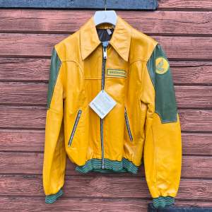 Vintage Honda jacket from 70’s Length: 64cm Width P2P: 49cm Size 40 on tag 