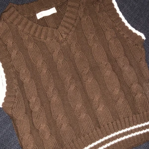 Sweater vest🤎⚜️ - Aldrig använd, Skriv om intresserad 🤍