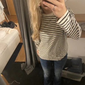 Ginatricot tröja - En tunn randig tjock tröja från ginatricot i storlek S, Pris kan diskuteras 