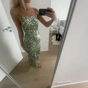 Zara klänning - Zara superfin lång sommarklänning strl xs men passar S!! 