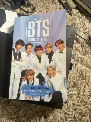 Två bts böcker  - 100kr för båda tänker jag. Om du bara vill köpa en av de skriv