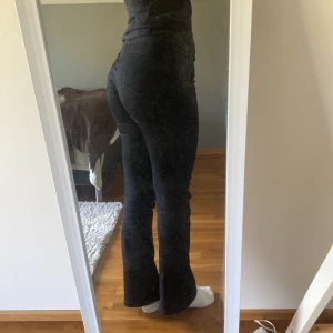 Bootcut jeans - Svarta bootcut jeans  W28 L32 Som nya, inga slitningar 🤍 