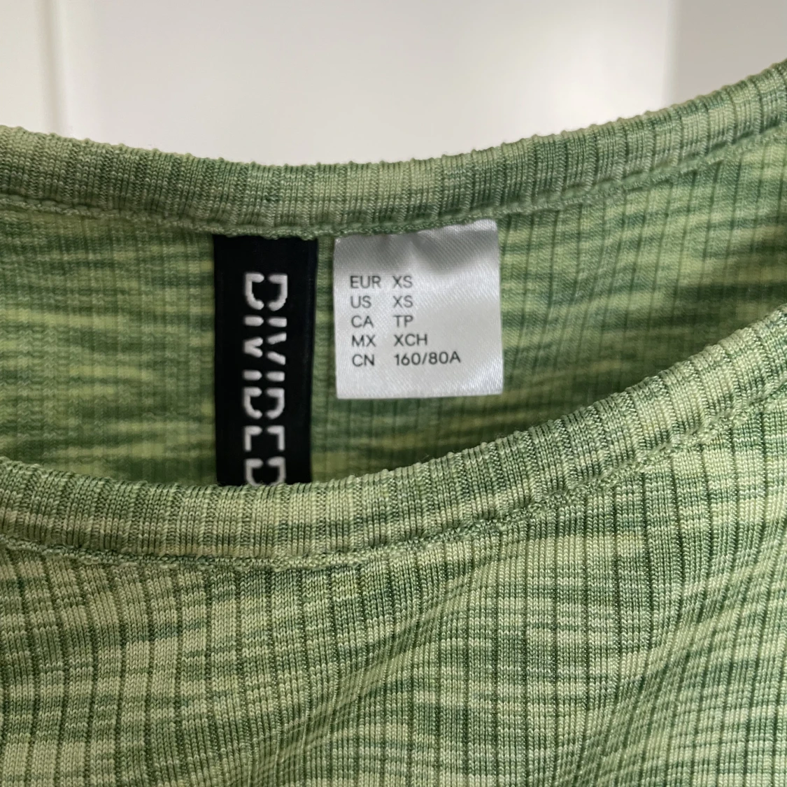 Grön topp med knytning  - 91