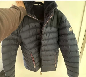 Moncler jacka  - Moncler jacka  Cod 7/10  Storlek m