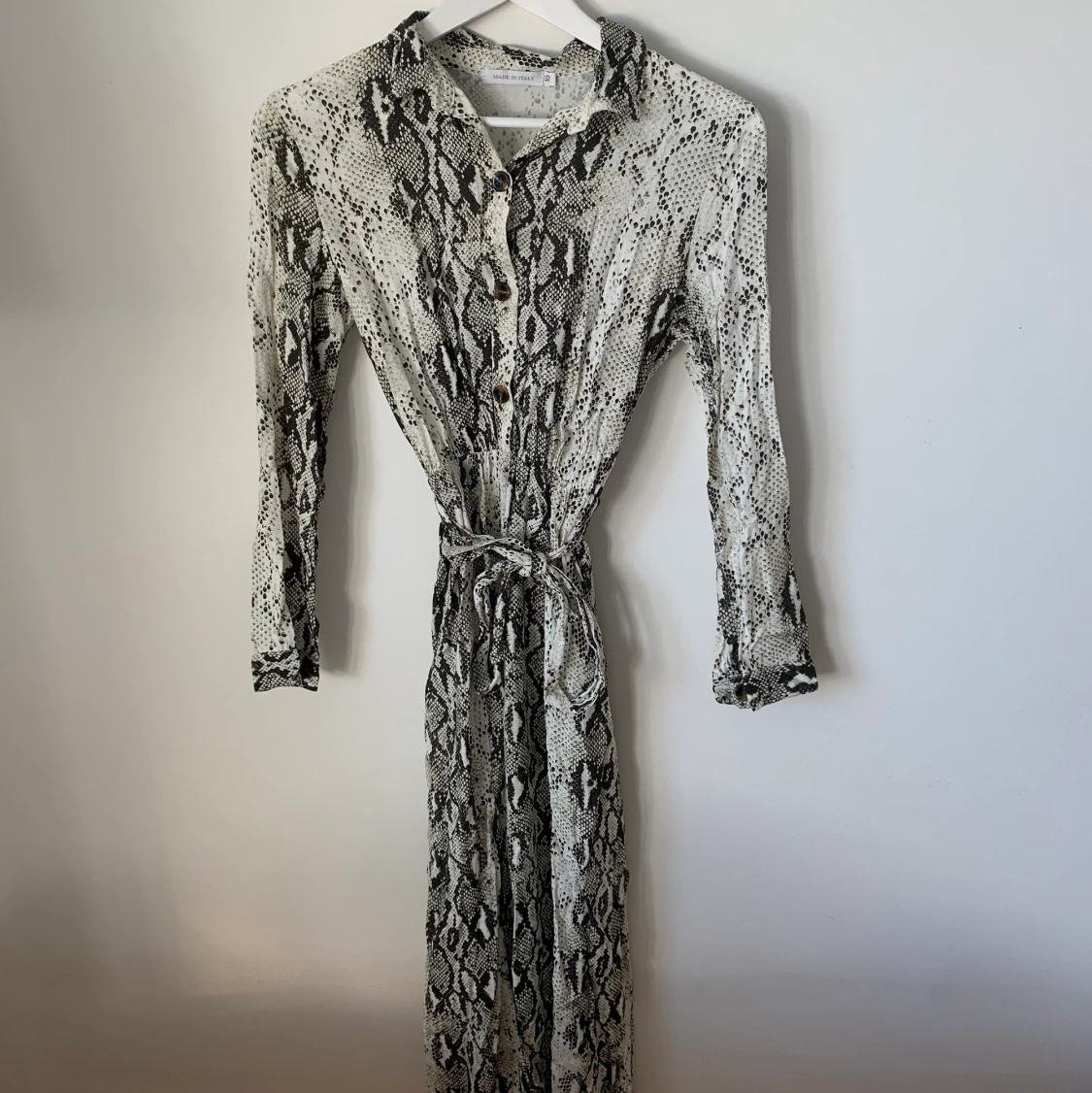 Klänning med slits från boohoo, strl 38