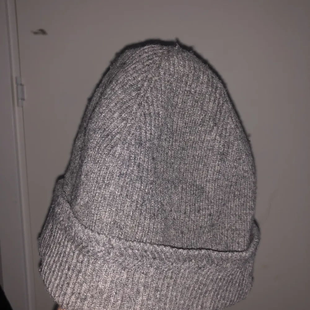 Säljer min fina lyle&scott mössa. Mössan har inga defekter.. Muu.