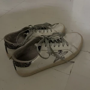 Sneakers - Säljer dessa as coola sneakers💕💘 pris kan diskuteras vid snabb affär