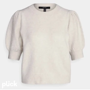 Stickad tröja  - Jättesöt stickad t-shirt❤️Tröjan är i storlek m men funkar på mig som vanligtvis har storlek s❣️  Tryck gärna på ”köp nu” om ni är 100% säkra på att ni vill köpa🙏