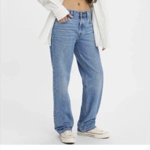 levis jeans - Levis jeans i modellen ”90s jeans” färg drew me in. Säljer då dem är tyvärr för stora. Använda ett par fåtal gånger. Nypris 1250 kr. 😊