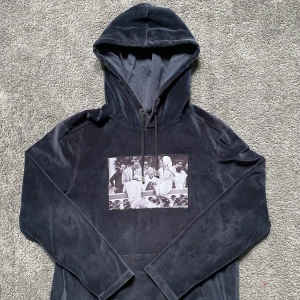 Limitato Hoodie  - Säljer nu denna limitato Hoodie då den inte används storlek M men sitter som S väldigt fint skick och finns inga tecken på användning nypris ca 5000