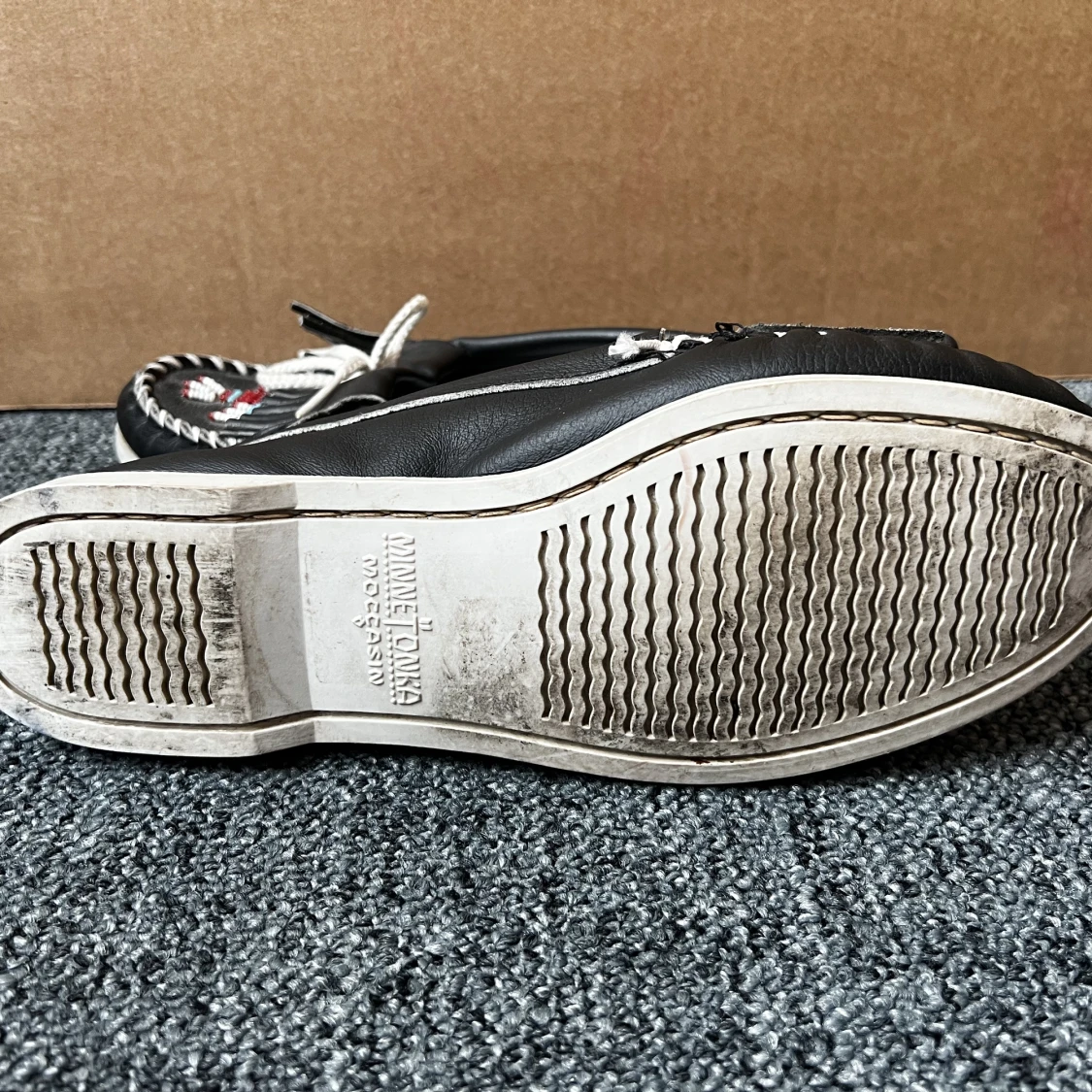 Minnetonka Moccasin Svart Skinn Strl 40 - 91