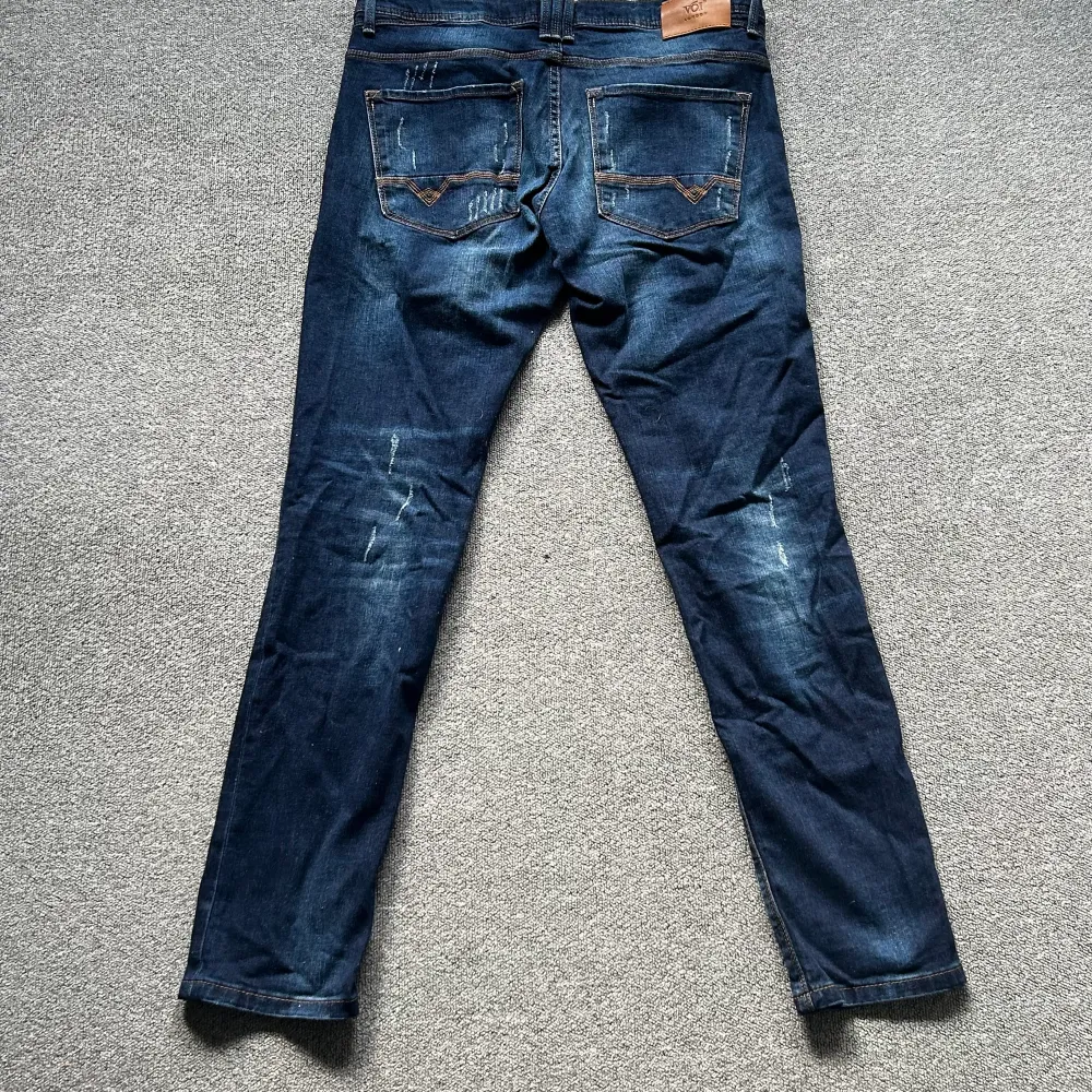 Ett par VOI LONDON jeans som ej används eller har används pga att de var för små. Jeansen är i väldigt bra skicka. Pris kan diskuteras! För mer bilder/videos skriv!. Jeans & Byxor.