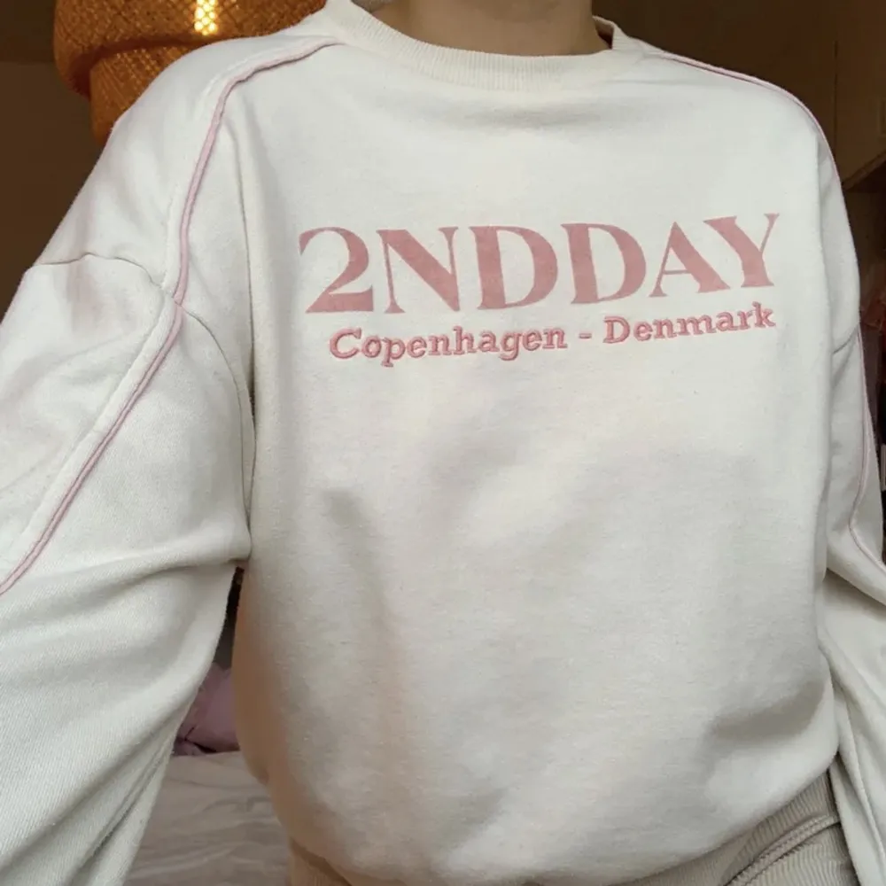 Jättefin vintage sweatshirt från 2nddy. Kommer tyvärr inte längre till användning🫶🏻. Tröjor & Koftor.