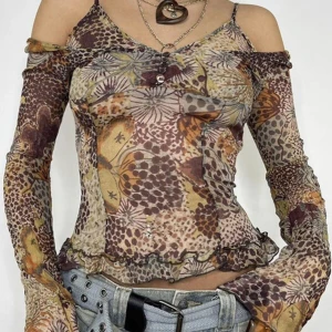 mesh långärmad cold shoulder top (xs) - bröst: 37cm axlar: 40cm ärmar: 58cm längd (bröst-mage): 32cm bild tagen från hemsidan jag köpte tröjan från