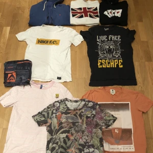Klädpaket S/M - S/M 5st T-shirts, 3st koftor & 1par badbyxor. Begagnat. 