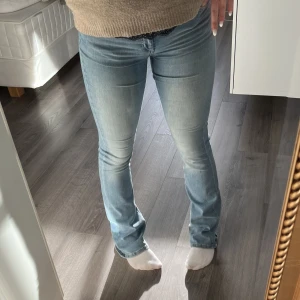 Ljusblåa jeans  - Säljer mina ljusblåa jeans från only då dom inte används lika mycket längre🌸