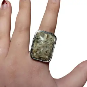 Så cool ring med unikt mönster! Vet ej ifall den är nickelfri! 