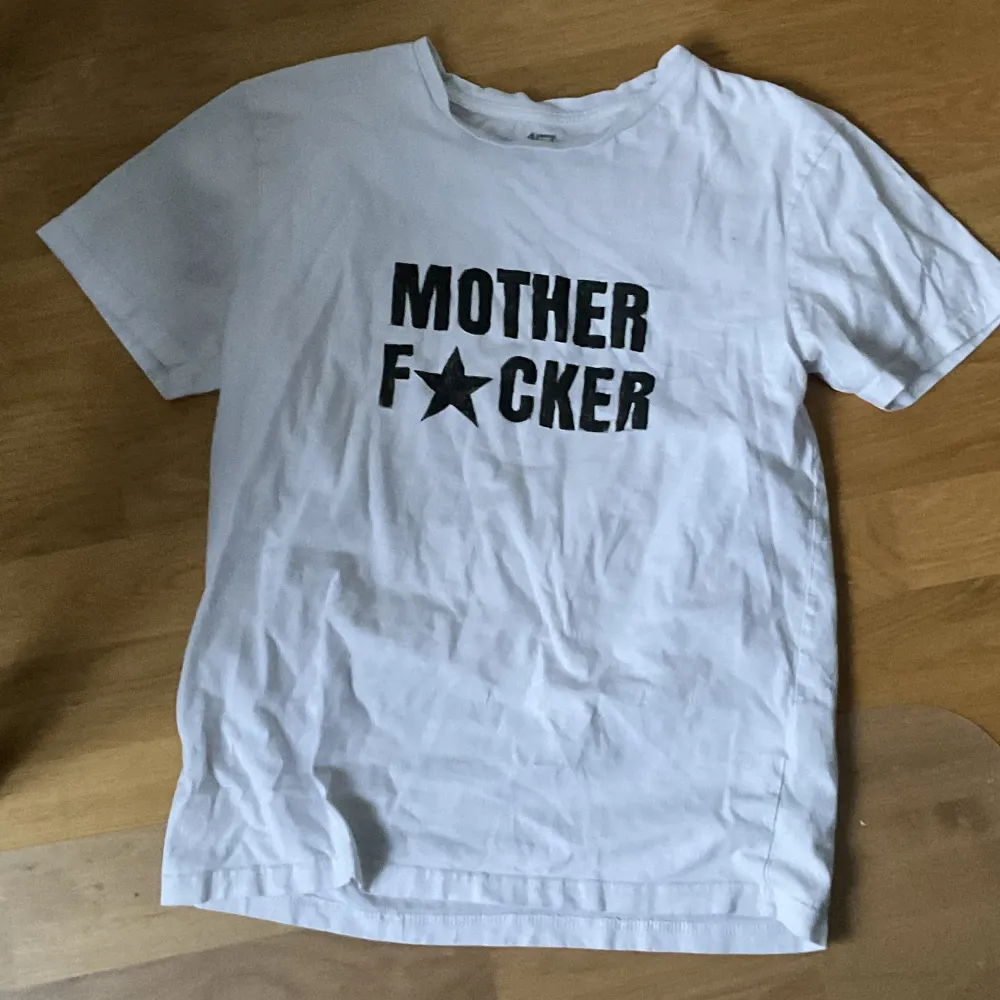 handmålad tshirt - lite wonky text men håller i tvätt👍. T-shirts.